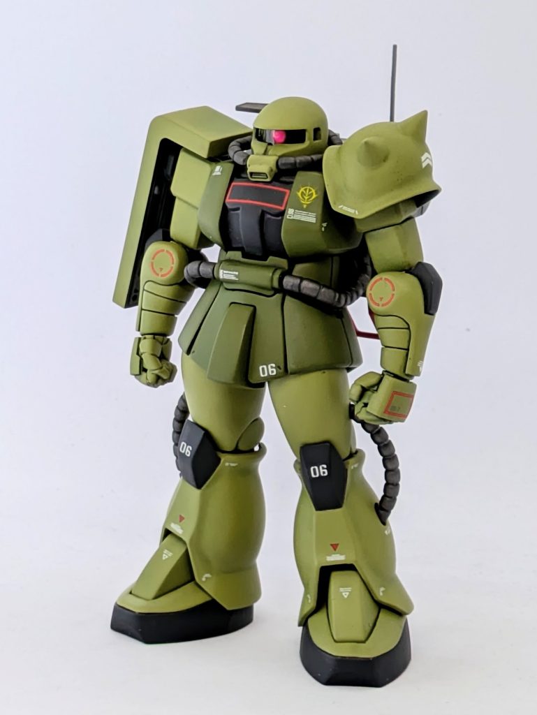 旧MSVキットのマインレイヤーの完成見本に倣って、黄色みの強い緑、拳は握って武器はなし。