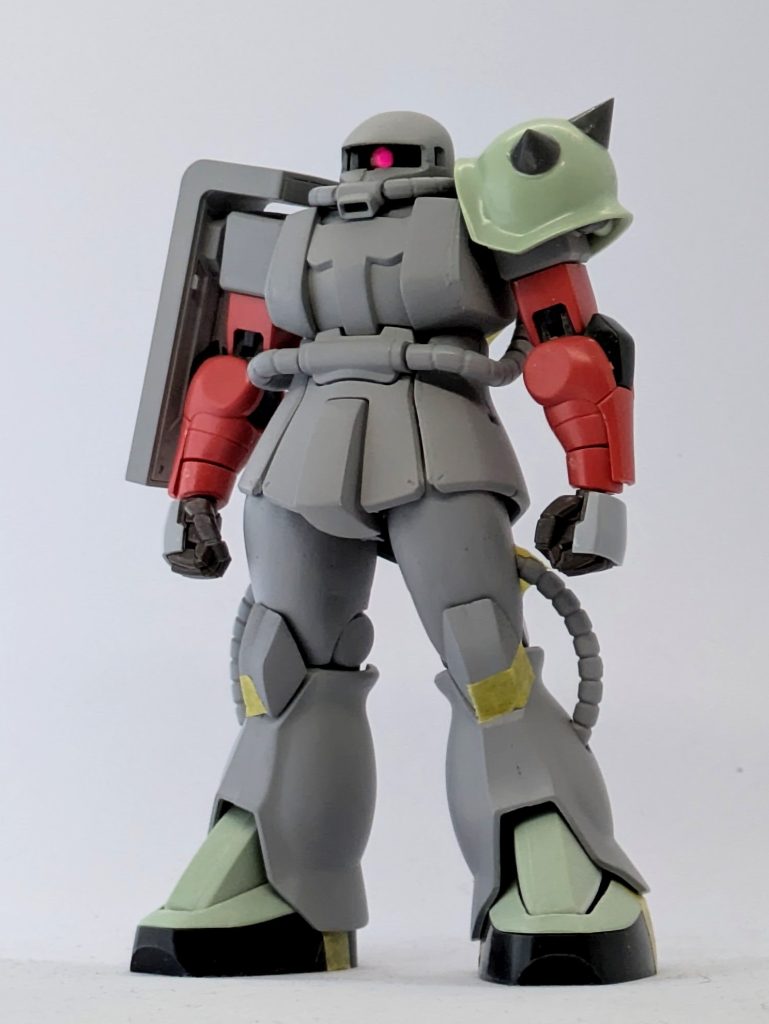 左右の胸ブロックを幅増ししたりと調整をして、ザク本体の形はまとまりました。