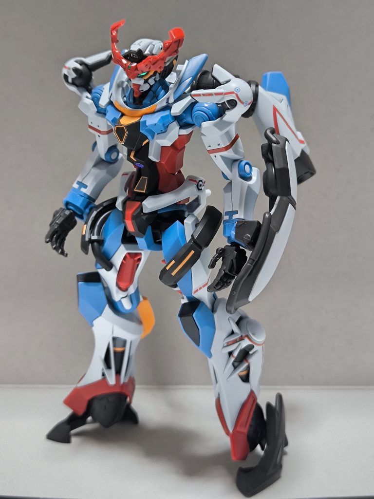 ちょっとエヴァっぽく猫背気味に