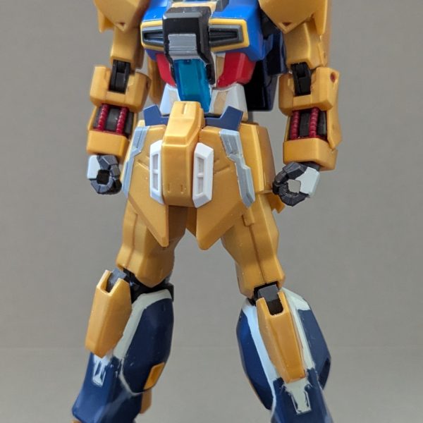 ふくらはぎのダクトを追加。キット付属の手の甲と市販のダクトパーツで製作しました。バックパックは、リガズィっぽくしたかったのでZガンダムのテールスタビライザーを短く切り詰めて、百式のバックパックと合わせました。ビームライフルはクレイバズーカと合わせて製作し、ちょびっとだけゴツい見た目にしました。（2枚目）