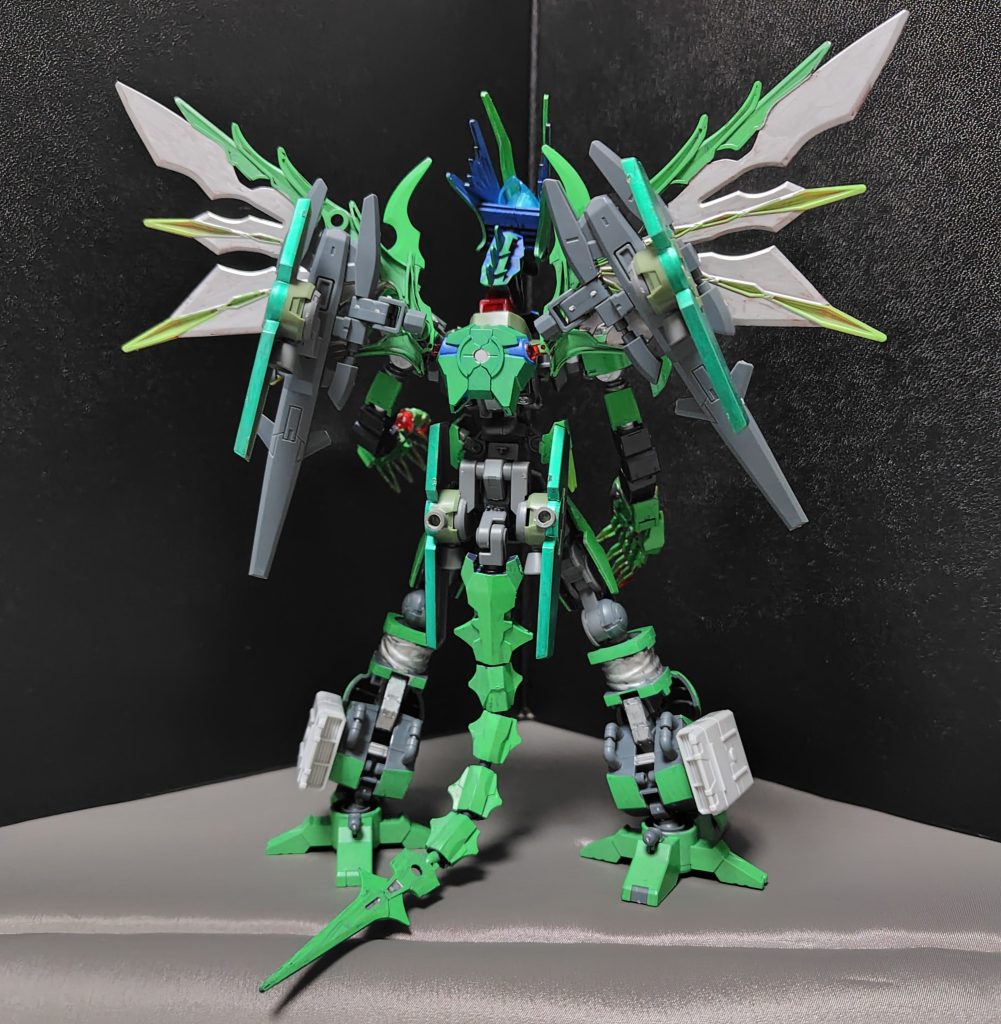 ・尻尾として、30MSのオプションパーツを利用する。・翼パーツに30MMのオプションパーツを付け、さらにグレイズのスラスターを増設。