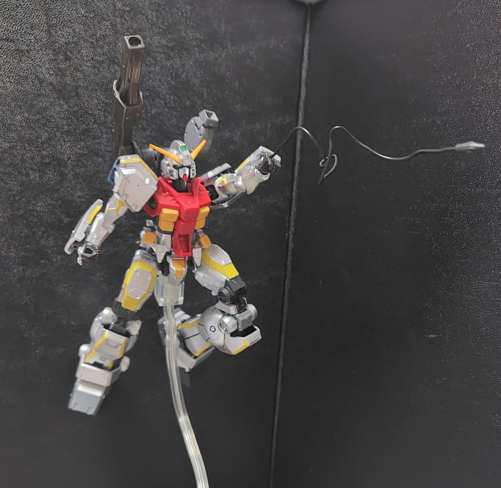 〇スティグマ戦法軽キャノン時代から行われているシイコ・スガイの必勝戦法で、当然ヘイズルでも使用可能である。※MSの手に仕込んであるワイヤーを相手の機体に撃ち込んで、それを起点に一気に背後へ回り込んでからの攻撃という魔法のような戦法。彼女はこの戦法で100機以上の撃墜スコアを叩き出してスーパーユニカムとなっている。