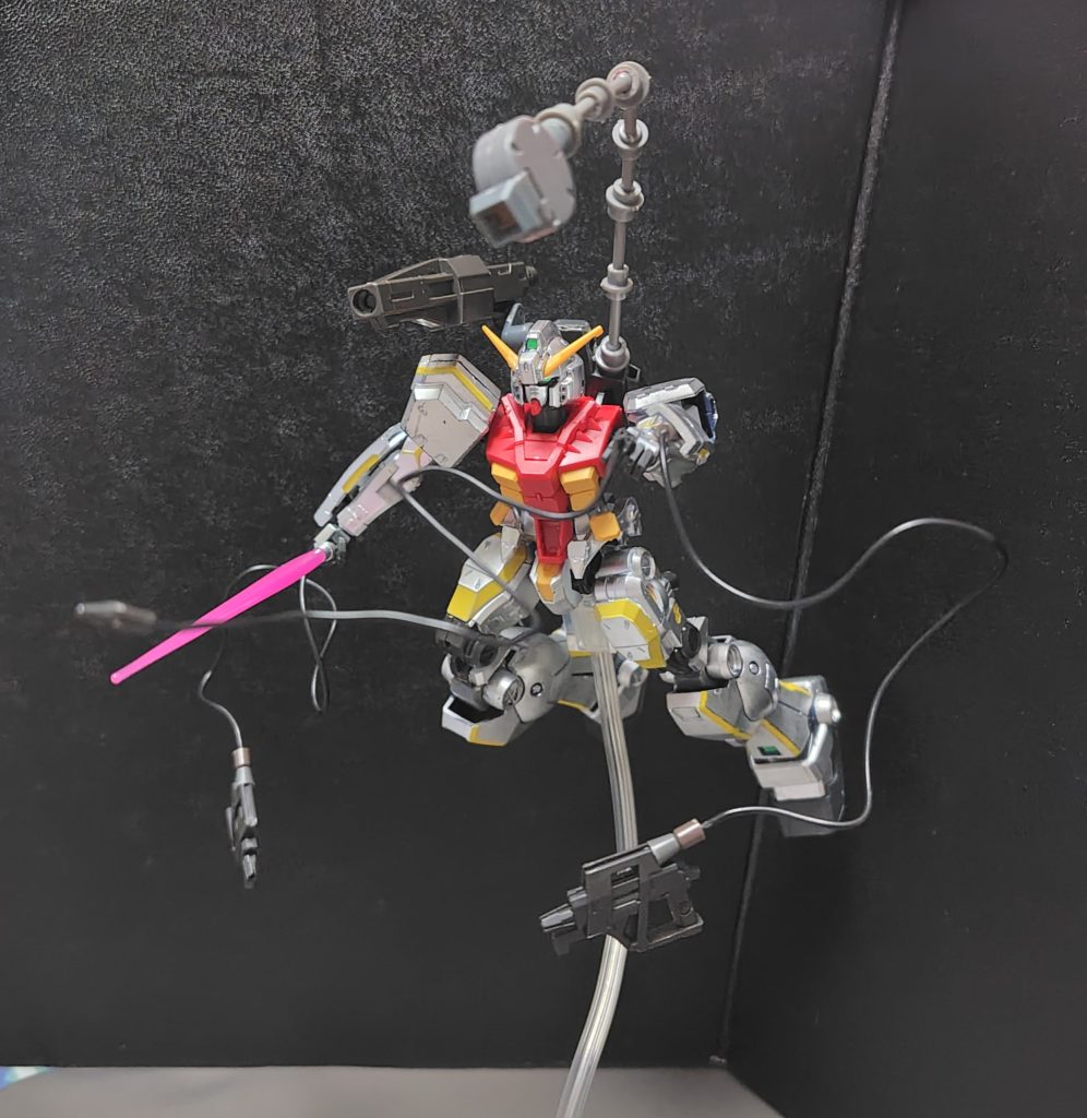 全ての武装による一斉攻撃!相手がハイレベルなニュータイプではない限り避けきれないはず。1.スティグマ戦法でワイヤーによる奇襲2.ビームサーベル3.置きビーム・ガンの2連射4.インコム5.ビームキャノン