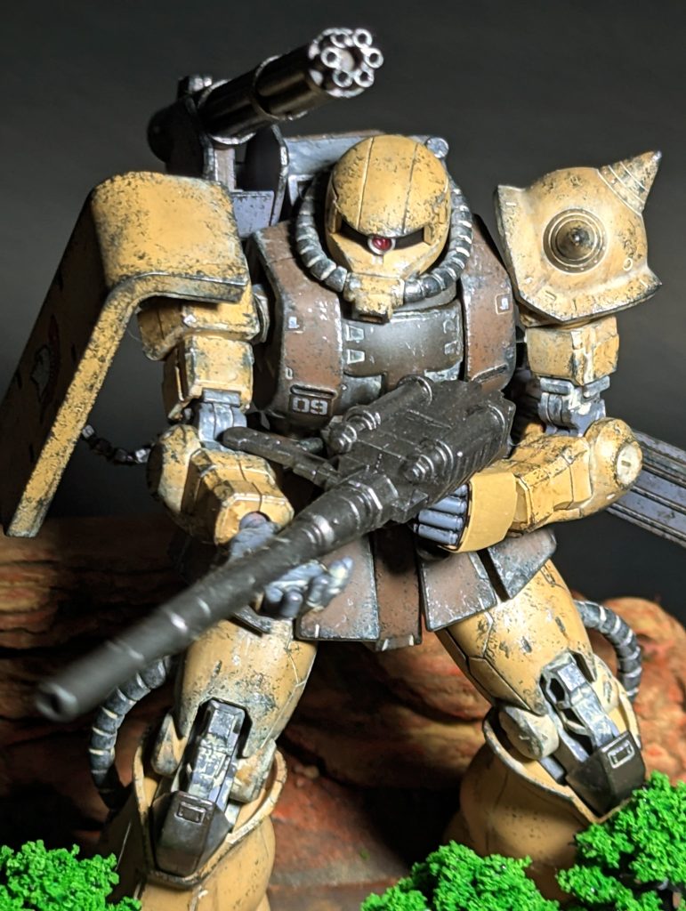 モノアイ買いました笑情報有り難うございます！目つきが鋭くなり、マゼラトップ砲が似合うようになりました✨左手と上記の砲、汚し忘れておりました…ジーク・ジオン！