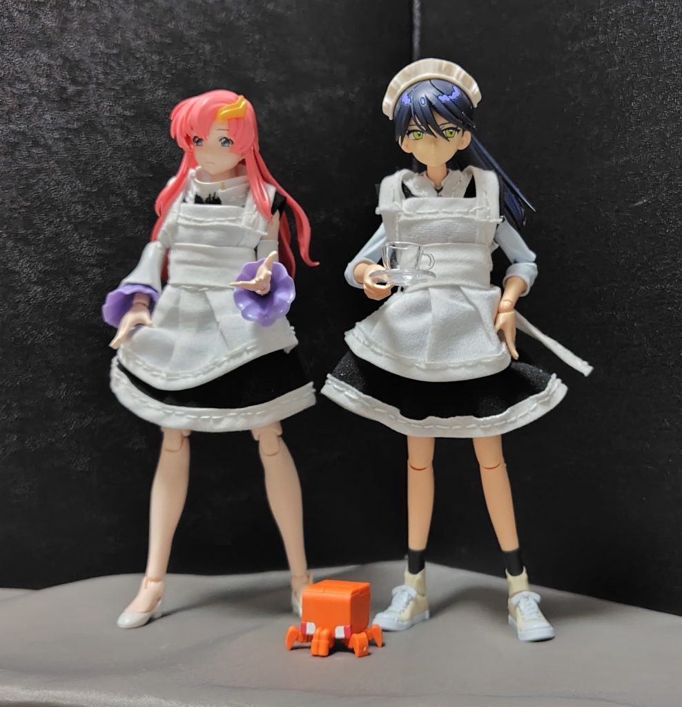 「こんにちは、お急ぎですか？」と客引きを行うメイド喫茶「ポメラニアン」の従業員達。