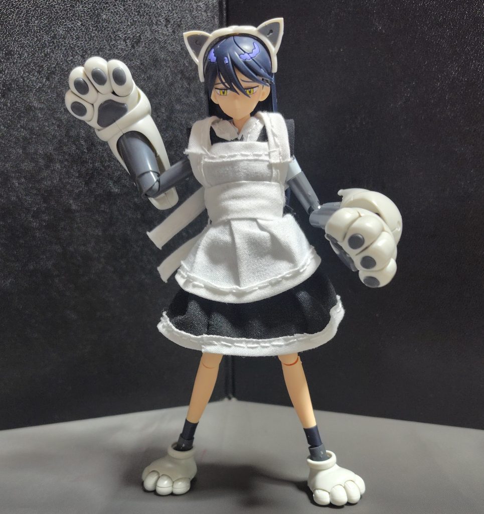 頭部の猫耳は合成ゴム素材の為、無改造で身につけることが出来るという奇跡。