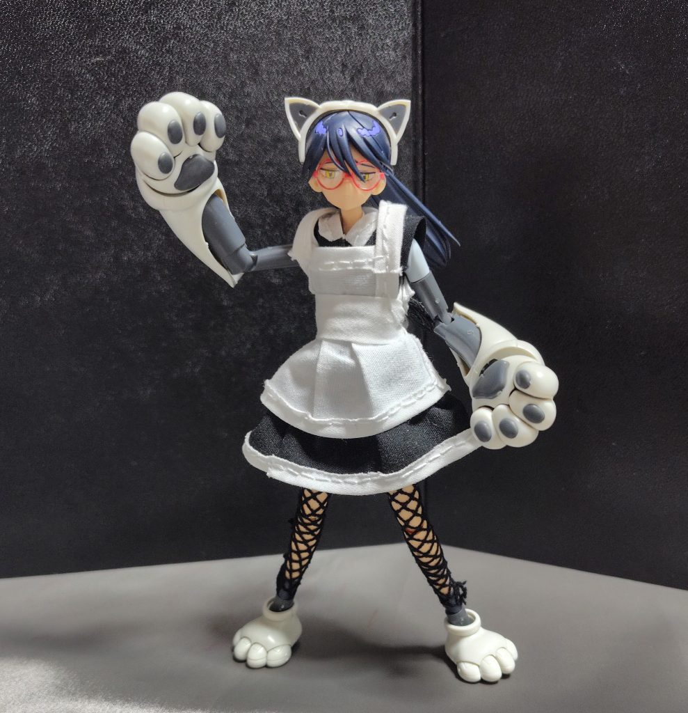 属性をいっぱい増してみました。猫耳、メイド、ポニテ、メガネ、ネコ装備に網タイツ……やり過ぎたかな?