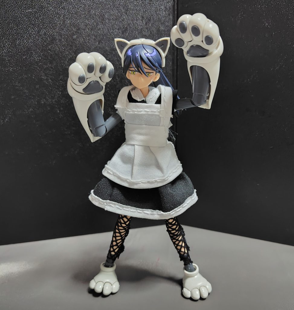 オマケとして網タイツを作ってみた。※100均で購入したヘアーネットを加工しました。