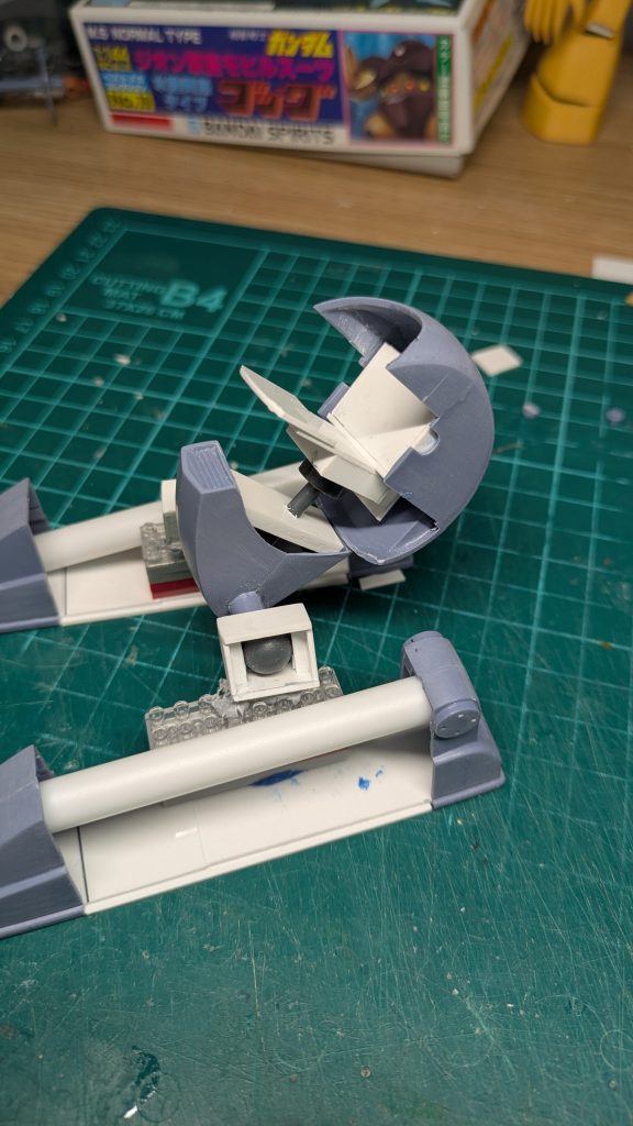 内部フレームをプラ板で制作。