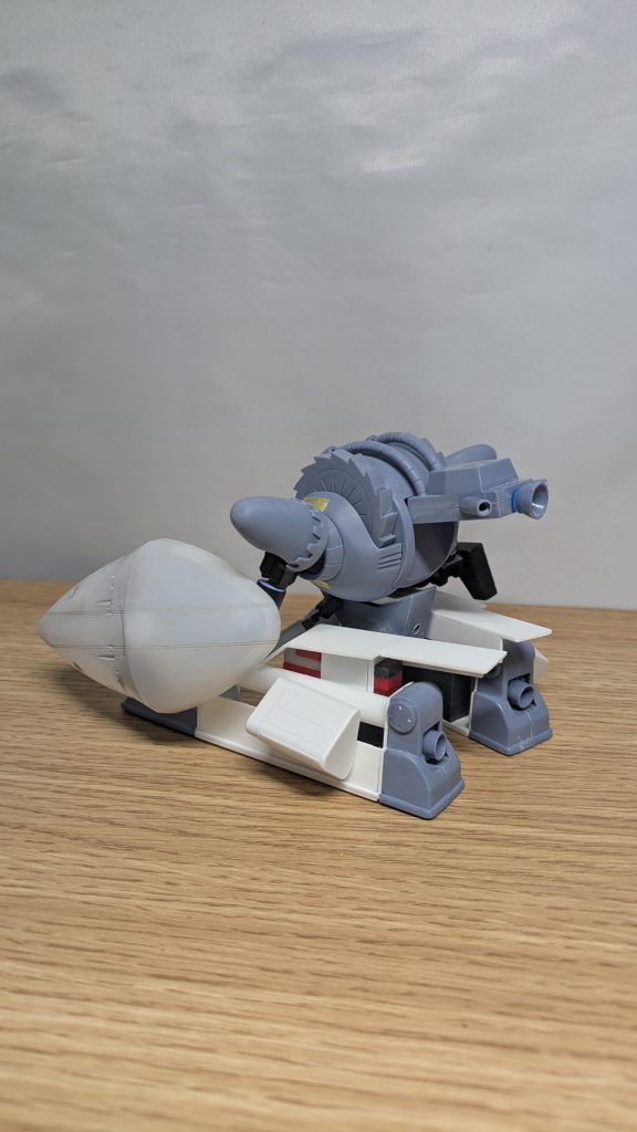 プラ板で股関節カバーを制作。イフリートの余剰パーツのミサイルポッドを装備。