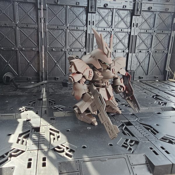 フォロワーの方がνガンダム作ってたので触発されてサザビー作成開始しました笑部分改修、モールド追加バックパックは穴埋めしてモールド追加、バーニア増設肩アーマー腰アーマー改修、足バーニア増設いや、SDEX出来よくてかっこいい😍（3枚目）