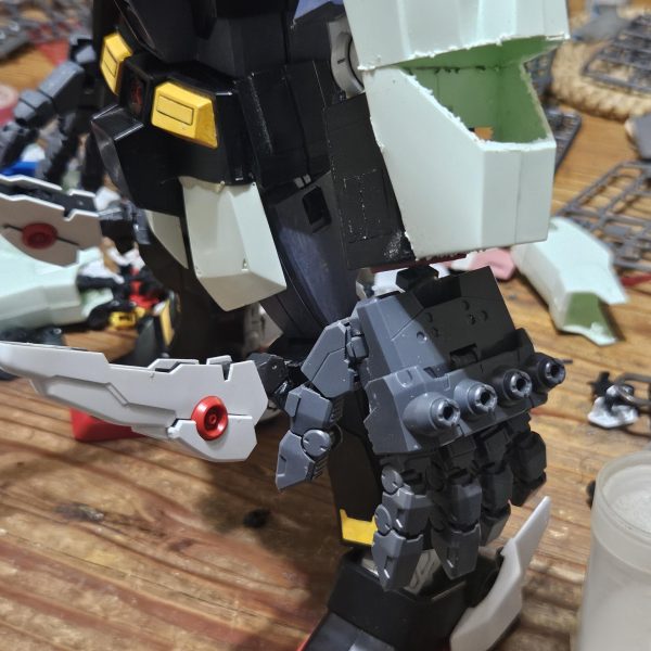 サイコガンダムを物凄くしていく予定😁大型ハンドとリフレクターインコムを装備マークⅢ並みに格闘をこなせる大型機を目指して…8/6下半身と上半身で別れたい、下半身はホバーでMSを牽引、搭載できる自走砲フォートレスボマー（2枚目）