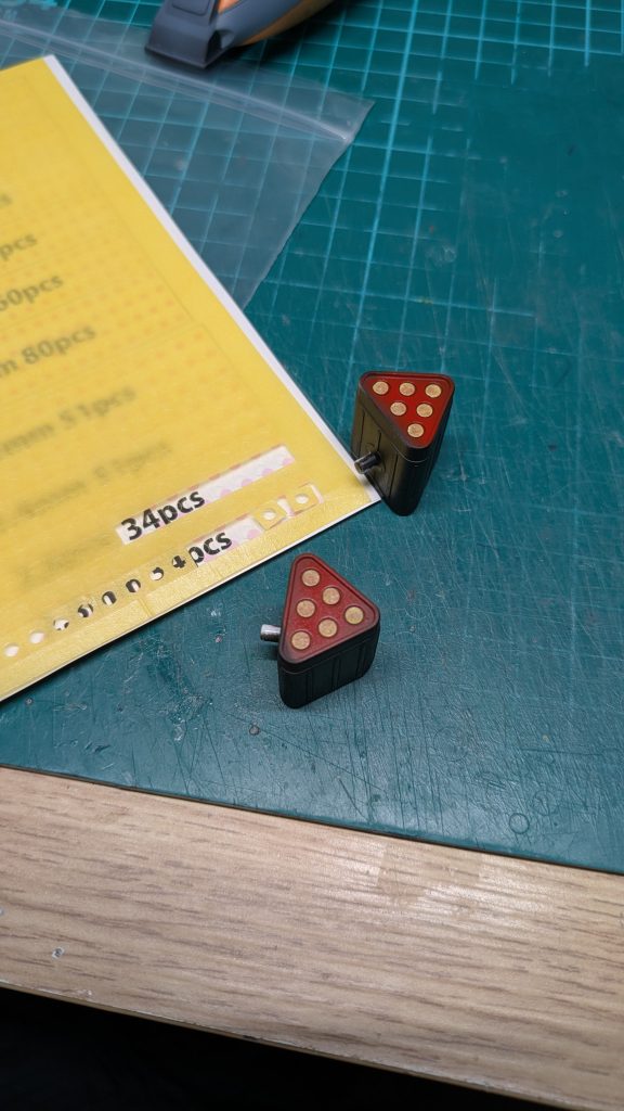 マスキングで塗り分け。