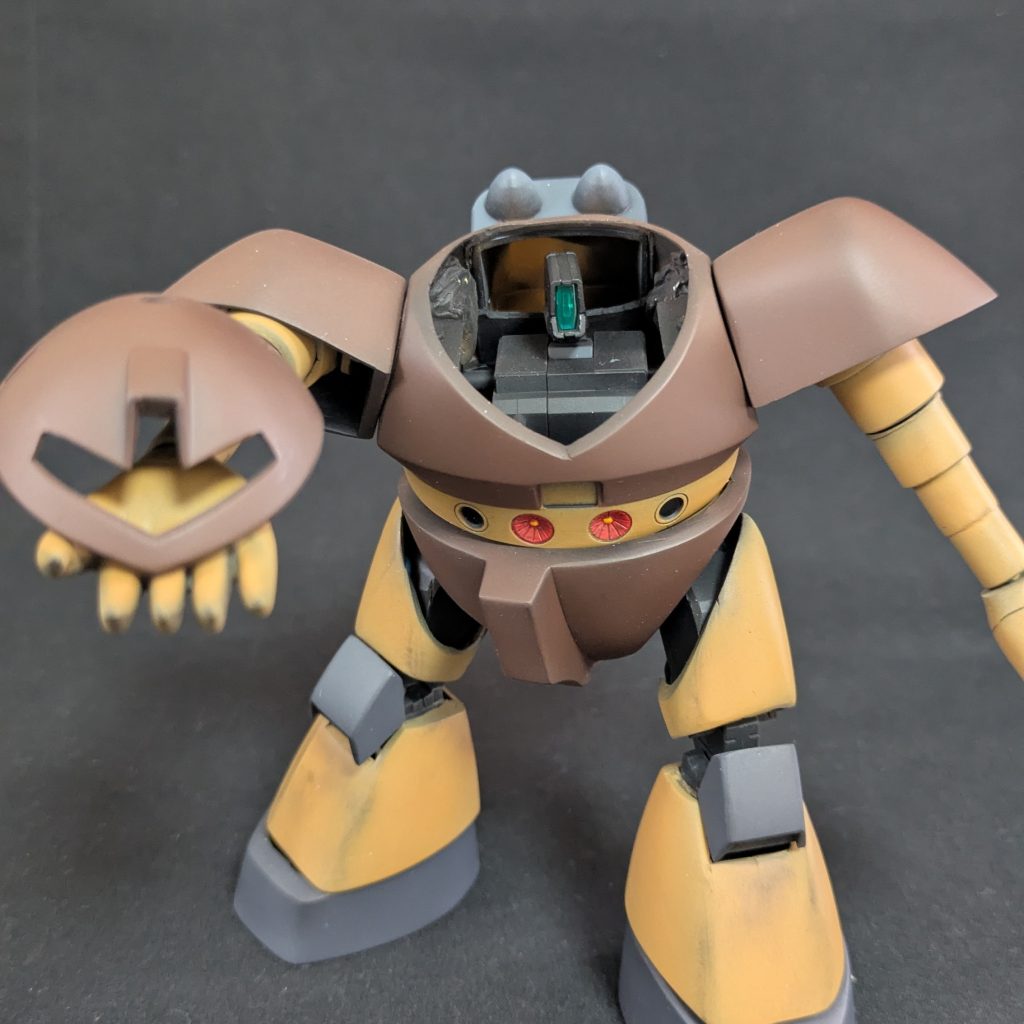 頭は乗せてるだけです。