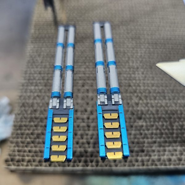 サイコフレーム４重ラップ塗装+蛍光クリア外装ホワイトキャンディーようやくDEの仕上がりが見えてきました💦細部塗装、デカールで終了したいと思います。（3枚目）