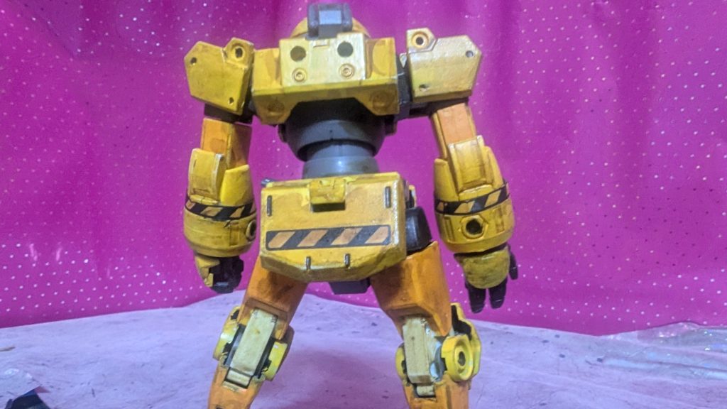 後方スラスター付きのバックパックは撤去され、代わりにツールや荷台を取り付けることが可能。※すいません!荷台の部品がないので!!