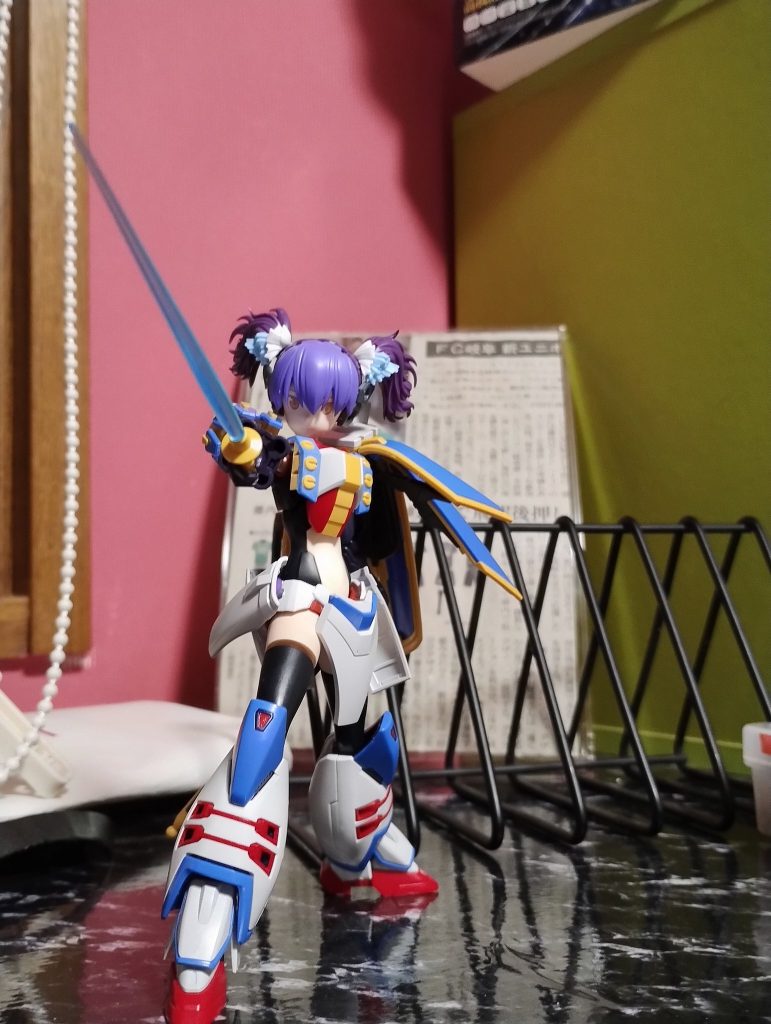 肩パーツと干渉しない髪型の模索中。。。この後、「ガンダムローズの頭はどう表現したものか」で悩むことになります。。。