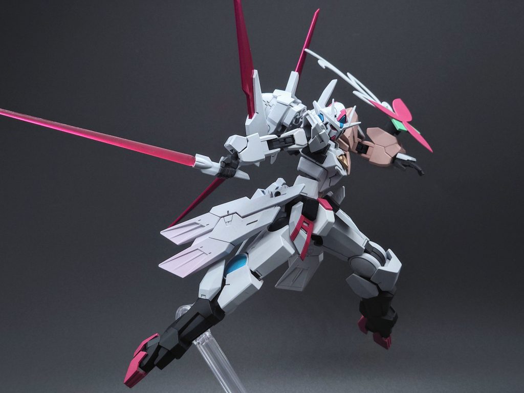 例のポーズAZKiさんといえばビームサーベルさ外せないので固定武装としました。