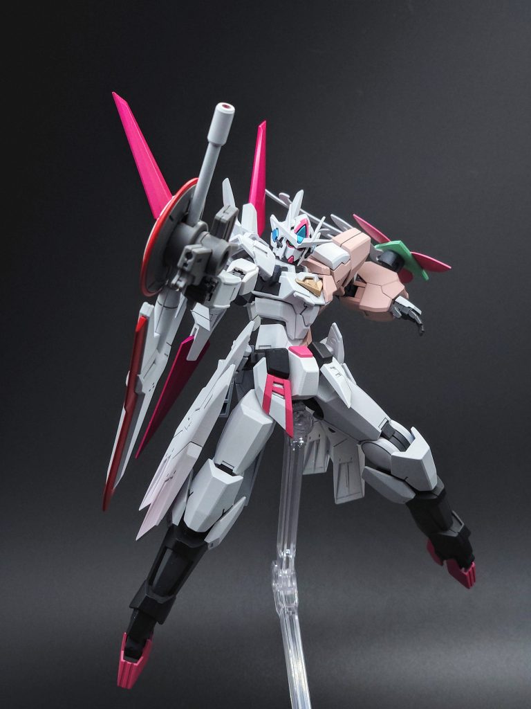 エクシアのGNソードのような取り回しが出来ます。