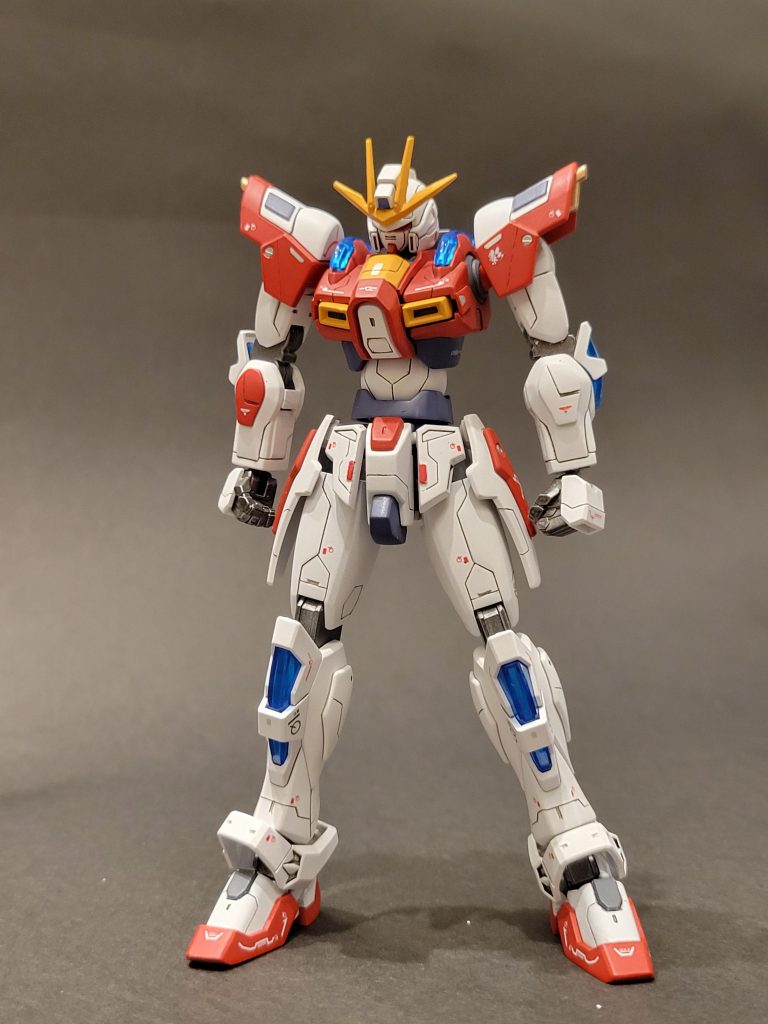 写真を撮った時、小さい部品を1箇所だけ間違えて組み立てちゃったんだ。だから、そこは気にしないでね。(zaku-kao8)