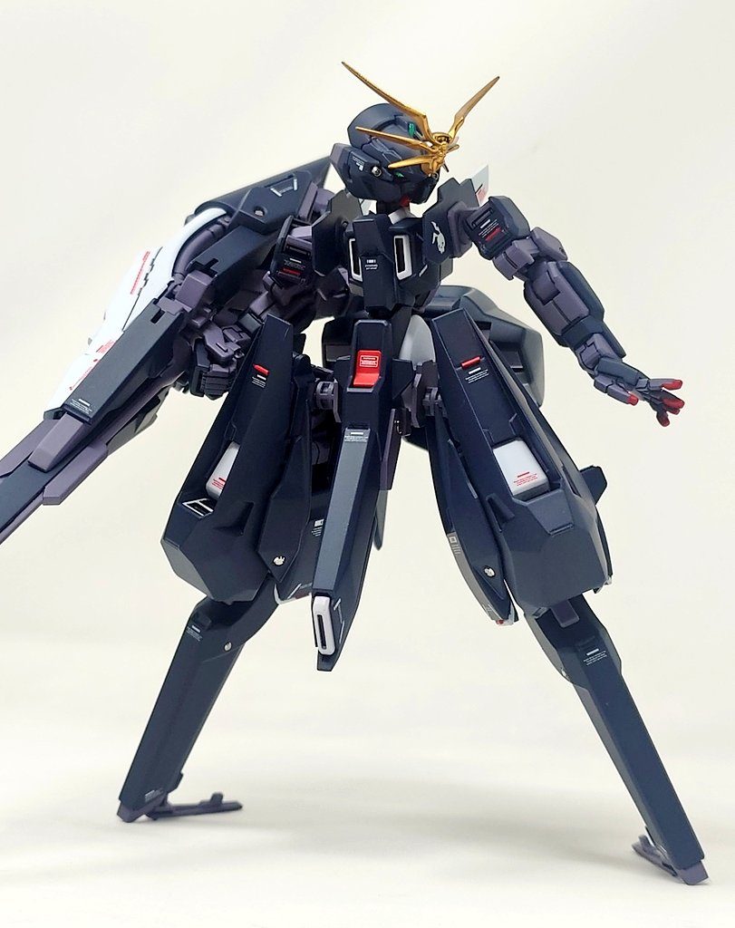 やや設定画風味?な立ち姿CSB見切れまくるw