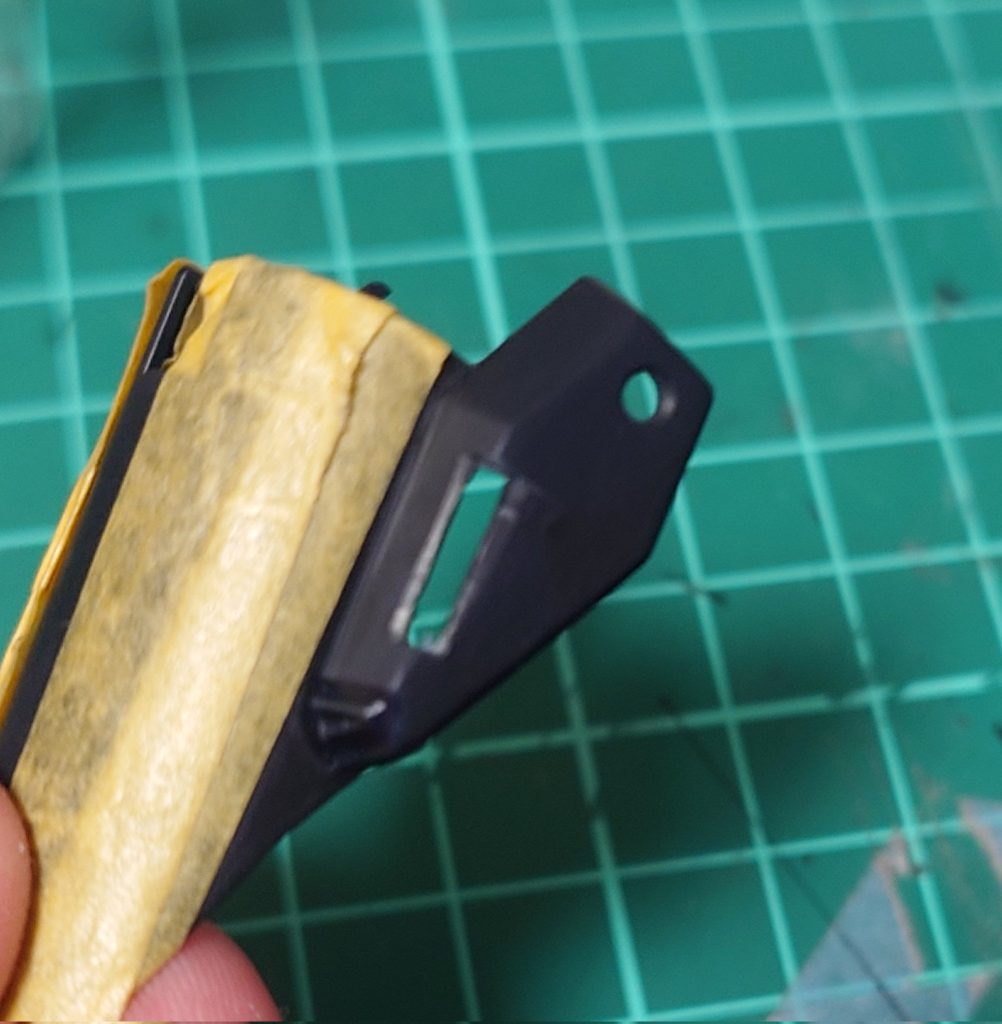 CSBCSBは、ディテールが凹じゃなくて凸になってるしエアインテークがないので、穴空けて面取りしてインテークはくり抜きましたwなかなか納得のいく感じに仕上がったと思いますw