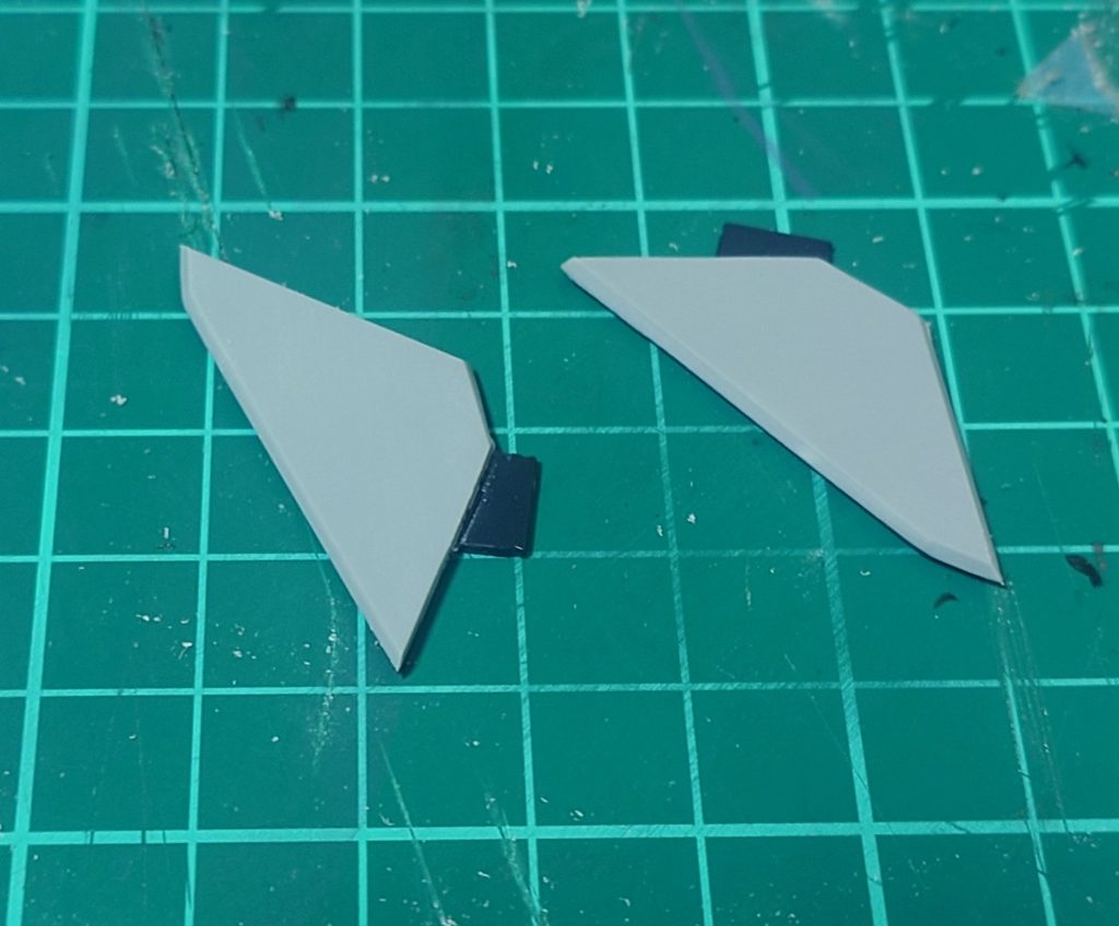 リアスカート②フィンのパーツは1ミリプラ板で厚みを出してから形状をやや設定画風味にしてからととのえました!