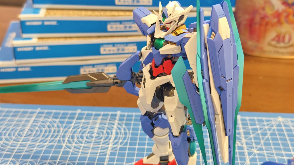 墨入れ、デカール貼る前はこんな感じやっぱりマスターグレードには余白が多いのでデカールと墨入れしてあげるとディテールが出てカッコよくなりますね〜