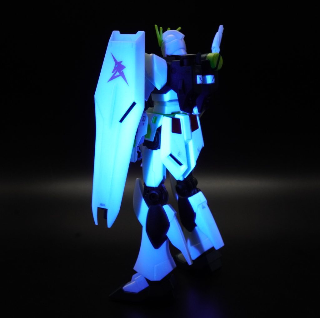 部分塗装に、軽く、TAMIYAエナメル、ガンメタリックで筆塗り。