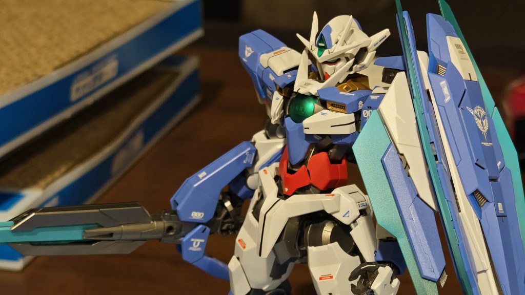 写真そこまで撮ってないです!あしからず少し設定よりビビットに配色つや消し多めのトップコートで仕上げましたが、メタルビルドを意識した半光沢ぐらいがMG作る時には好みだな、と再認識しました!