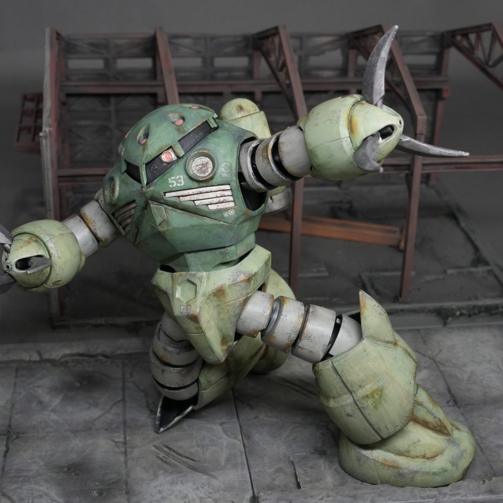 結果、目論見通りイイ感じにボロボロのズゴックになったんじゃないかと。筆塗り直後は見れたもんじゃありませんでしたが、よくぞここまで化けたもんだ(笑)