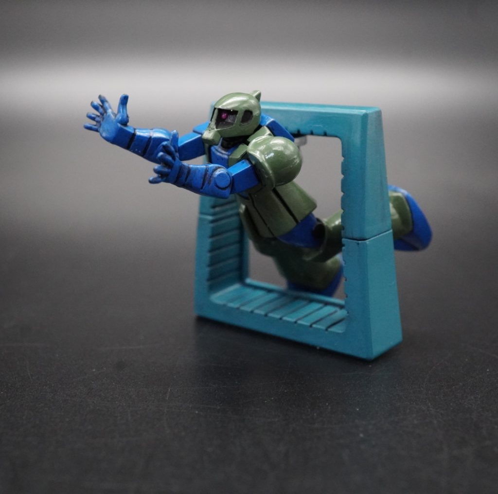 ABSなので、念の為、下地に、ガイアマルチプライマー→サーフェイサーエヴォブラックを塗装後、水性ホビーカラーで筆塗りしました。