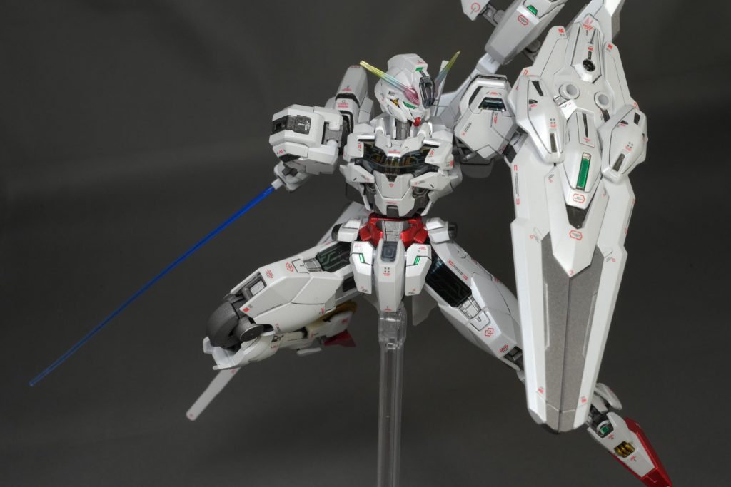 デカールはハイキューパーツさんのレッド×ライトグレーのデカールを３セットほど用意しました。デザイン細かくて最高！