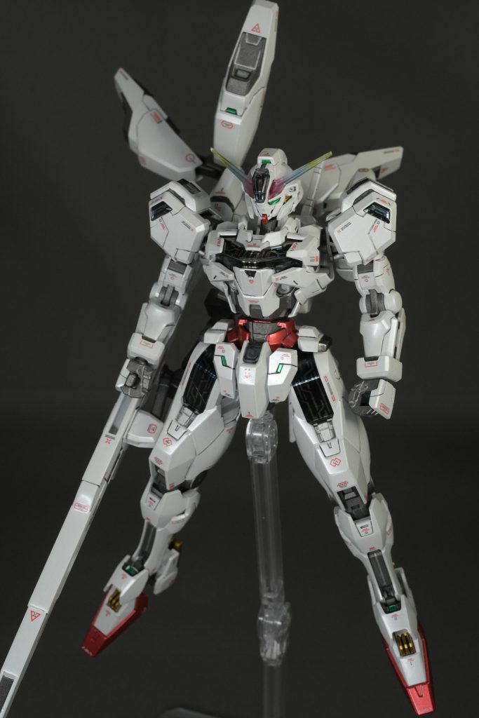 で、タイトルに「2度目」とありますが、昨年の秋にガンプラ復帰した際、最初に作ったのがまさにこの『HG ガンダムキャリバーン』で、その時も今回と同じコンセプトのホワイトパール仕上げだったのです。やっぱりキャリバーンの象徴たる真っ白な外装にはこだわりたくて・・・