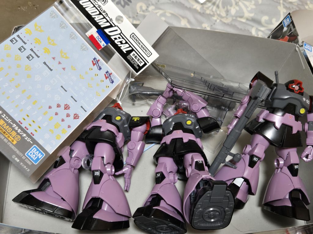 気になるゲート跡処理して付属シールを水転写デカール貼り直して部分塗装していきます。