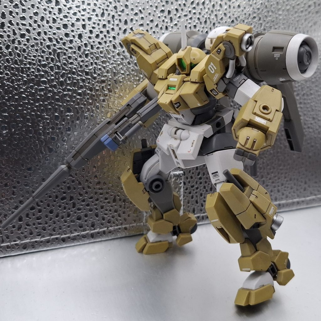 ぱち組み。エッジとスジボリを少しシャープに。プラモの色に近い色に筆塗りほぼ全塗装。