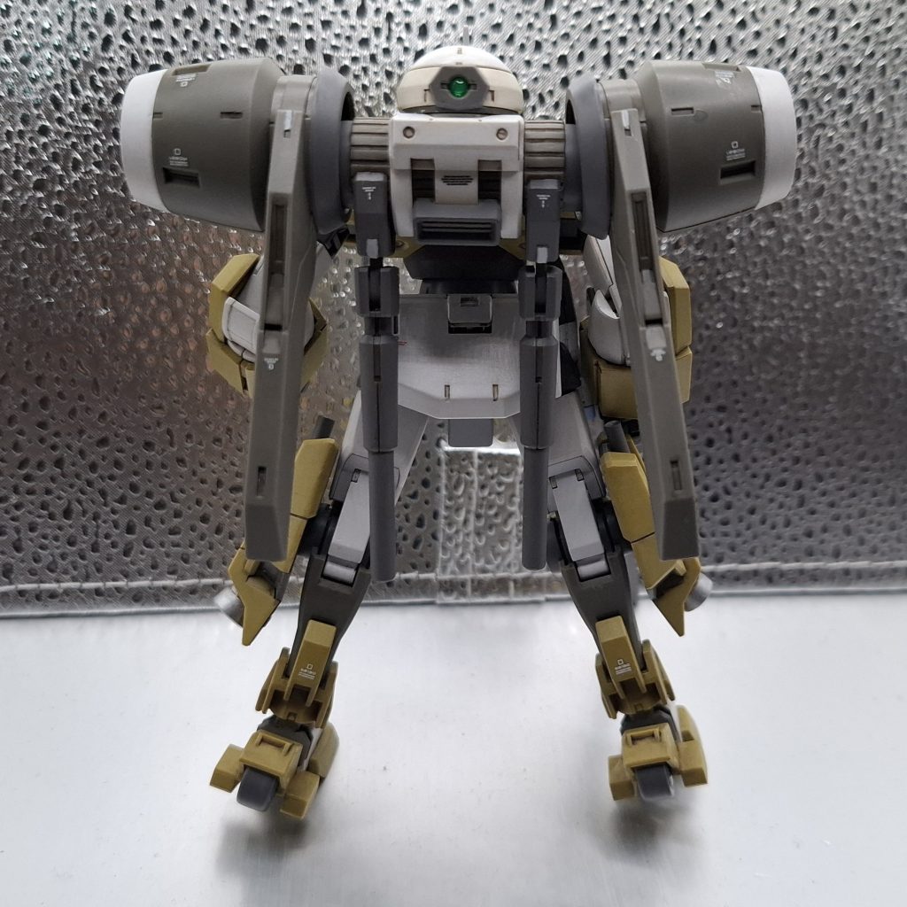 スミいれはクレオス水性マホガニー。センサー類はUVレジンコートデカールはハイキューパーツのコーションデカールとナンバーデカール。今回はウェザリングなし。パネル付近のぼかしのみとしました。