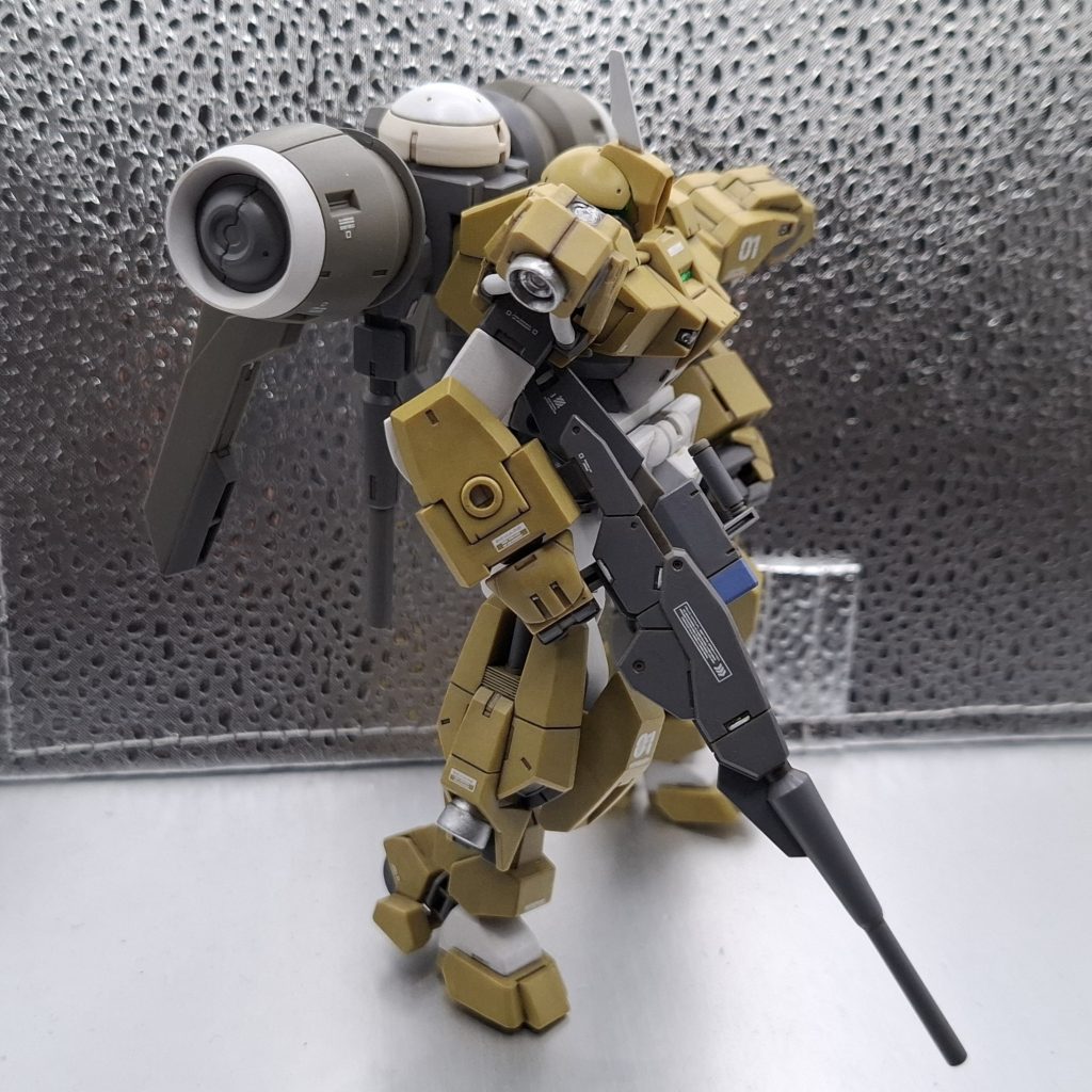 ライフルやバックパックは一部青や白でワンポイント。