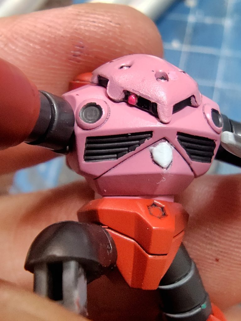 下地の上にUVレジンを盛って、仕上げに蛍光カラーで塗装