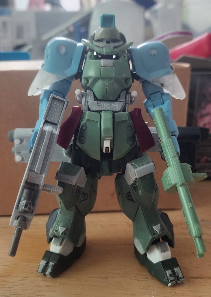 頭＝マラサイトサカセンサー＝アデルの膝胴体と足＝ジャハナム腕＝グフカスタムを、ベースにジェニス改のパーツをペタペタしました。肩はLMだと大きさバランスが好みでなかったのでグフカスタムをベースに作成。