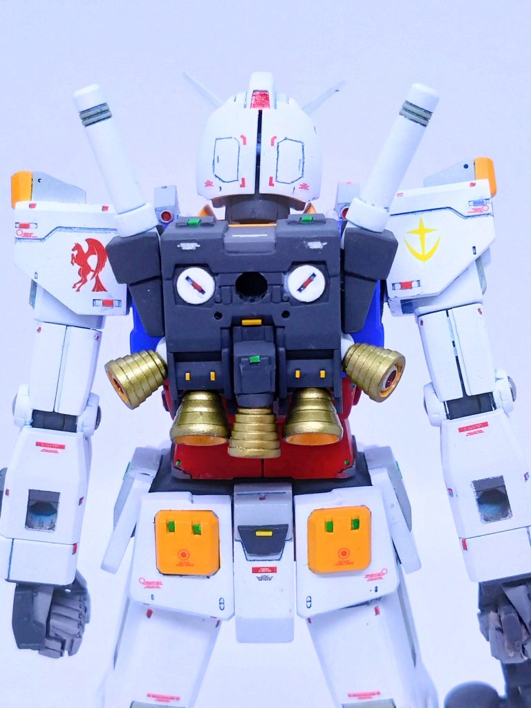 当初はジムのランドセルを背負わせる予定でしたが、イメージと違ってきたので、それらしく作り直してあります😁