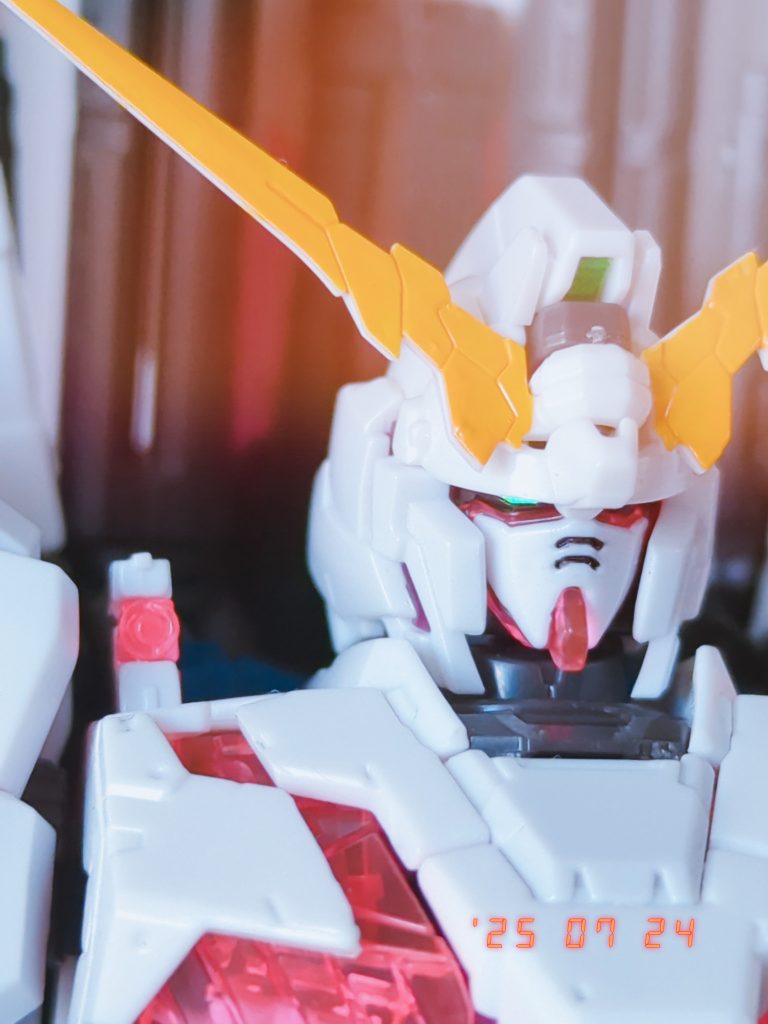 カメラアイシールは自作です。