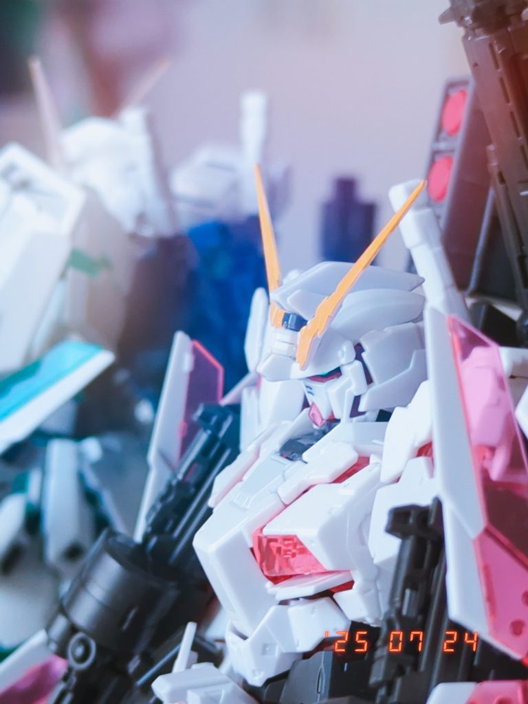 アンテナはガンダムマーカーイエローで塗りました。難しい…