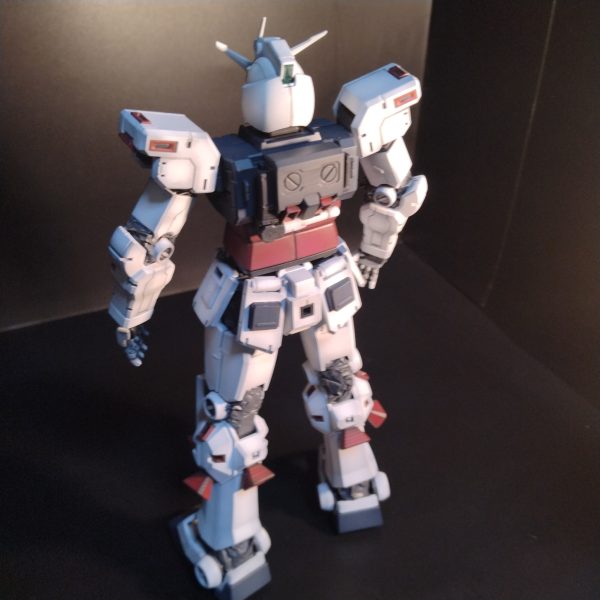 取り敢えず！ガンダム本体が組み上がりました！😄次はボディアーマーの組み立てします！😀（3枚目）