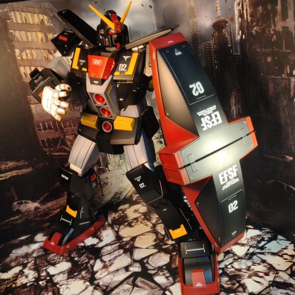 このサイコガンダムですが!サイコガンダムマークIIのデカールはどこでも見つかるのですが、ただのサイコガンダムのデカールは手に入りませんでした!🥲なのでティターンズエンブレムを使いつつ悩みながらのデカール作業でした!😄