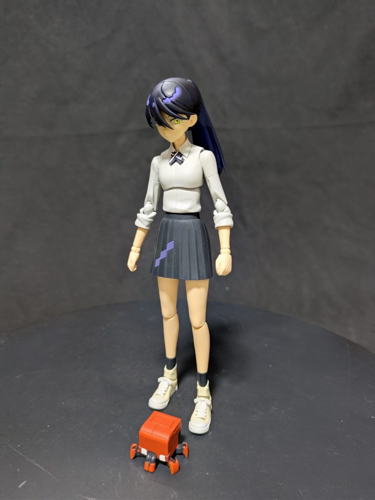 ワイシャツ姿のニャアン