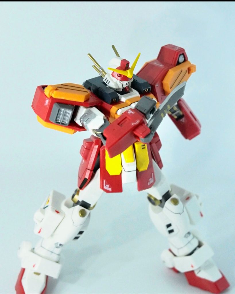今回は成型色仕上げなので特に可動等は弄ってませんが、W系のHGは結構ポージングが取りやすく楽しいですね〜