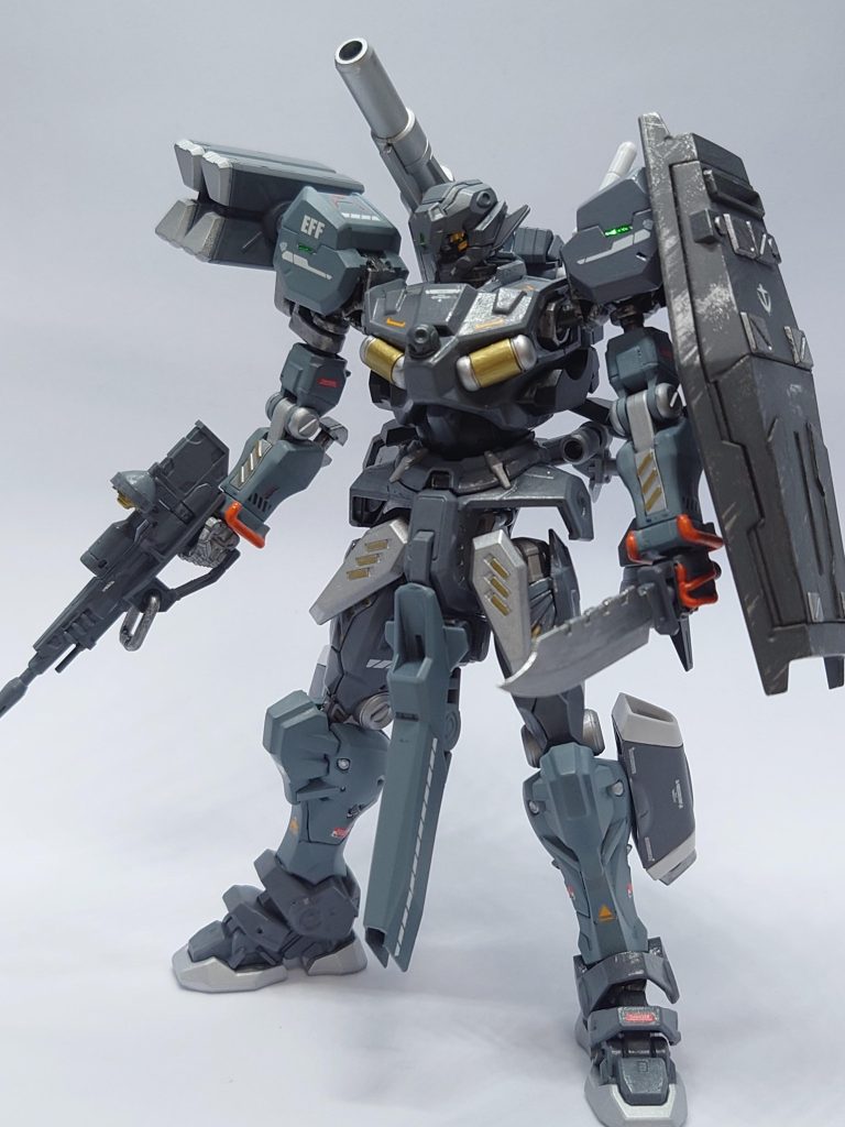 軽キャノン ブリッツオフィサー軽キャノンのカスタムモデル。総合性能が向上し、RX-78にも迫る性能を有する。基本フレームは軽キャノンに準ずるが、連成素材レベルで見直しが図られた結果、より高出力なジェネレータの搭載に成功している。優れたパイロットならばジオンのゲルググとも互角以上に渡り合えるが、操作難易度が高く、コストも掛かるため少数生産に留まる。1年戦争末期には構想され、数機の試験機が開発されたものの第二次ソロモン海戦には間に合わず、終戦後に特殊部隊用に追加生産される。 主にジオン系拠点や関連企業などへの隠密作戦で使用された。