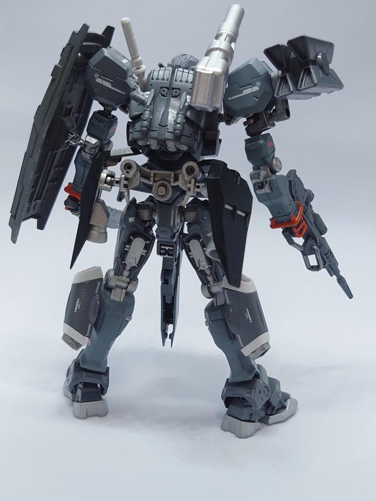 複数の追加ブースターによって機動力を底上げしており、多数のオプションを装備した状態でも仮想的たるゲルググと互角の白兵戦を行うことができる。