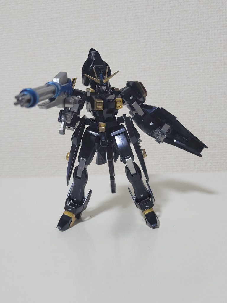シールドを捨てて腰に担架してあるナイフを装備!
